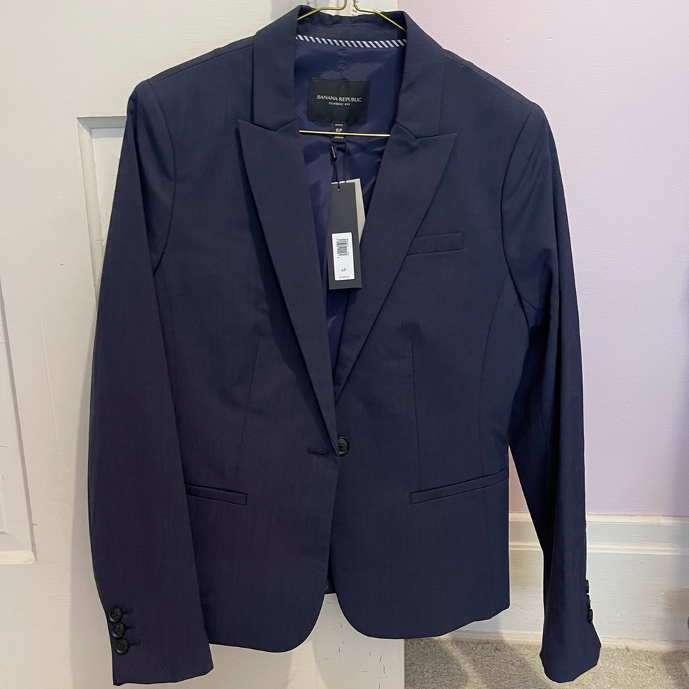 Banana Republic navy suit—Avery style, machine washable, never worn!